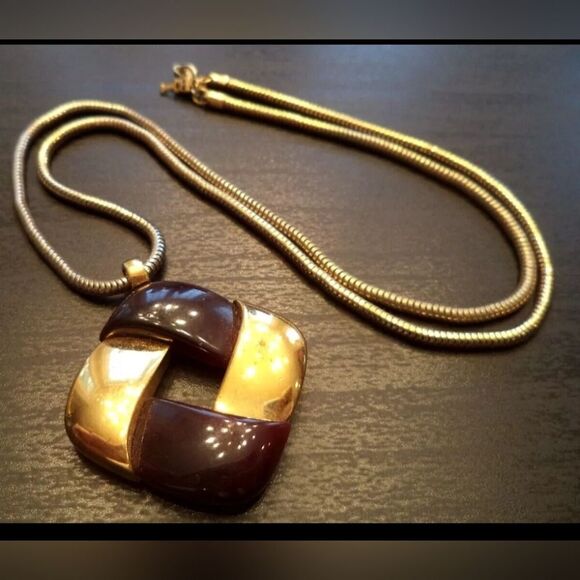 VINTAGE SIGNED CROWN TRIFARI BROWN & GOLD TONE 20" NECKLACE - Picture 1 of 8